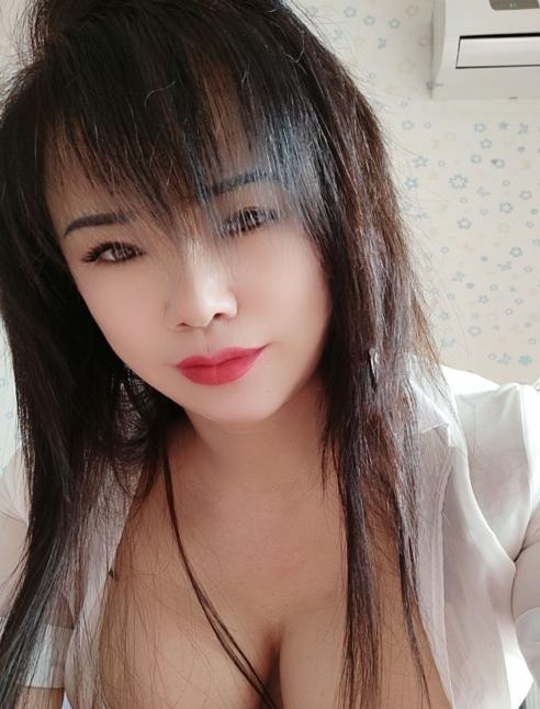 服务系身材很棒的骚妇