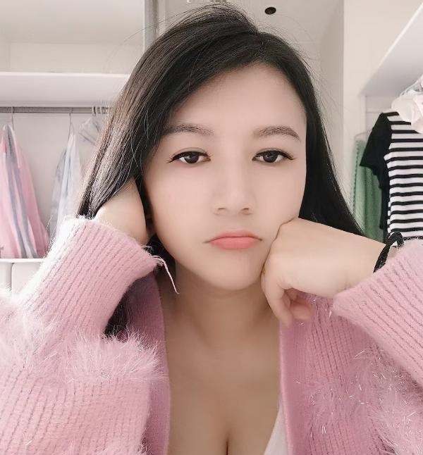 滨江气质美女微笑