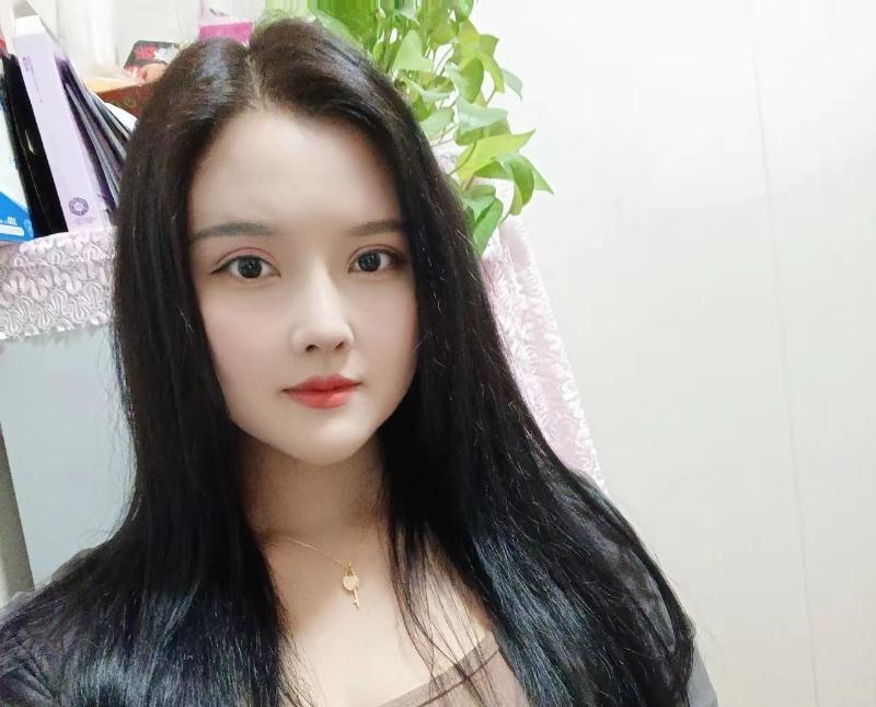 大胸李一桐