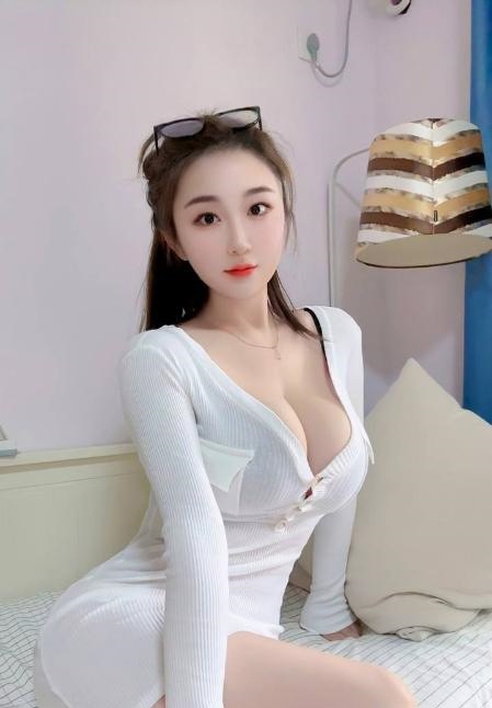 性感大胸好身材妹子