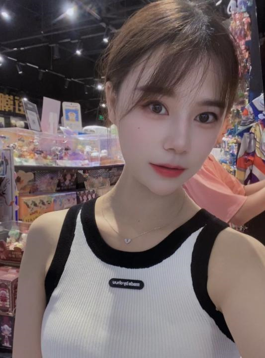 美术老师璐璐