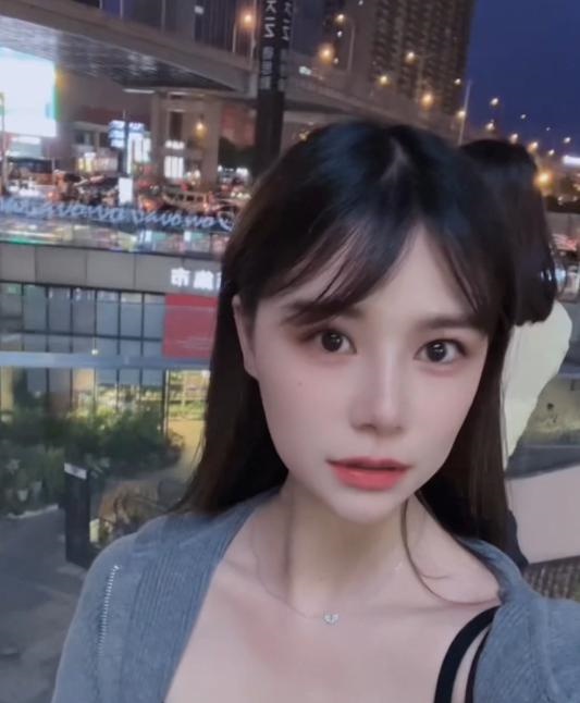 美术老师璐璐