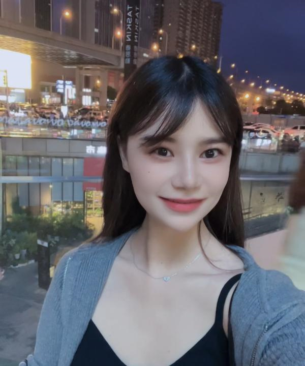 美术老师璐璐