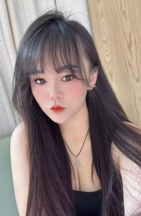 丝袜制服兼职小师妹