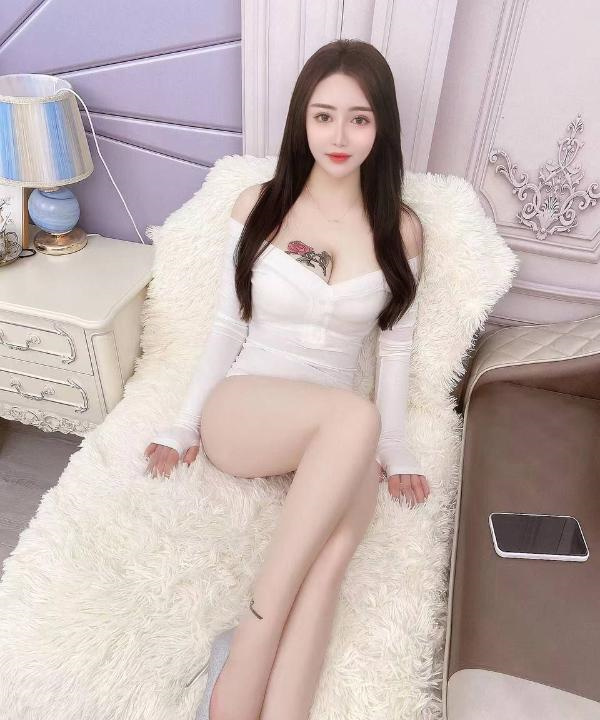 长腿偏瘦肤白御姐