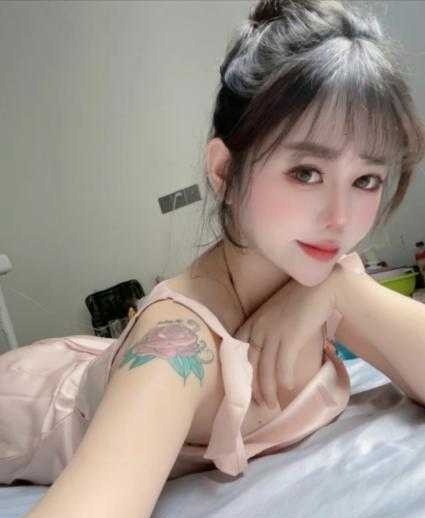 看她脸型就像一位艺妓了