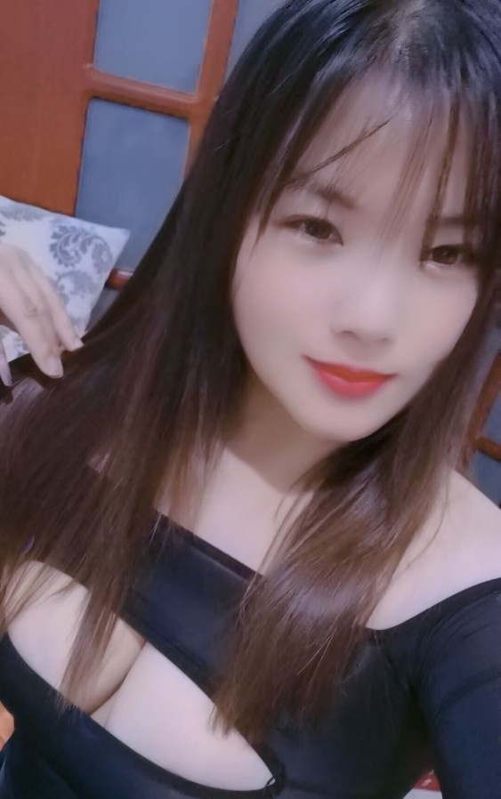 瑶海大胸菲儿