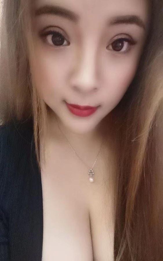 武侯大胸丫头