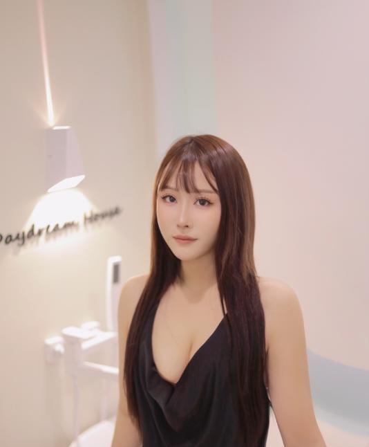 天心大胸御姐妹子