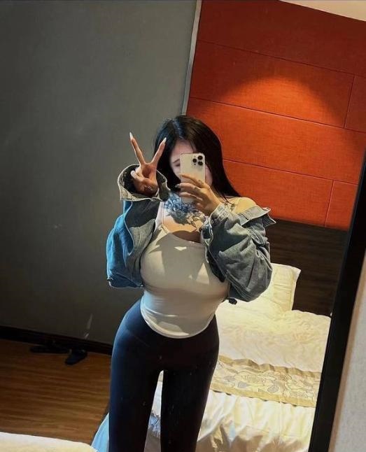 凹凸有致的颜值嫩妹