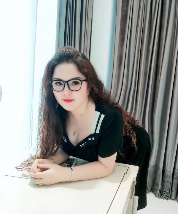 南宁火车站豪乳少妇