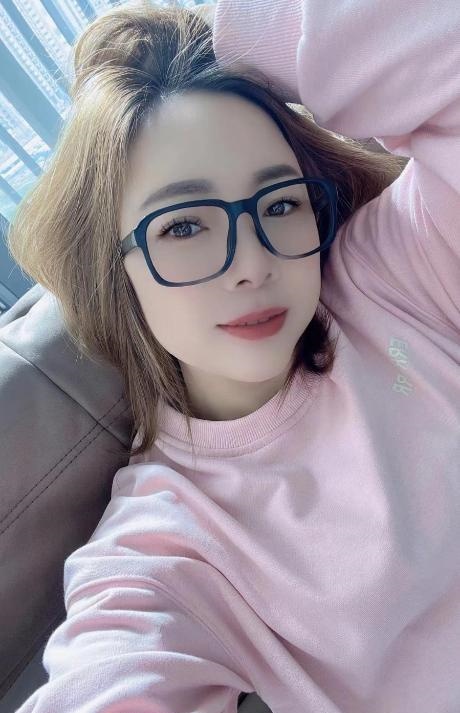 越秀眼镜小媳妇