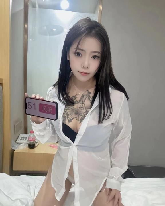 天心纹身小姐姐