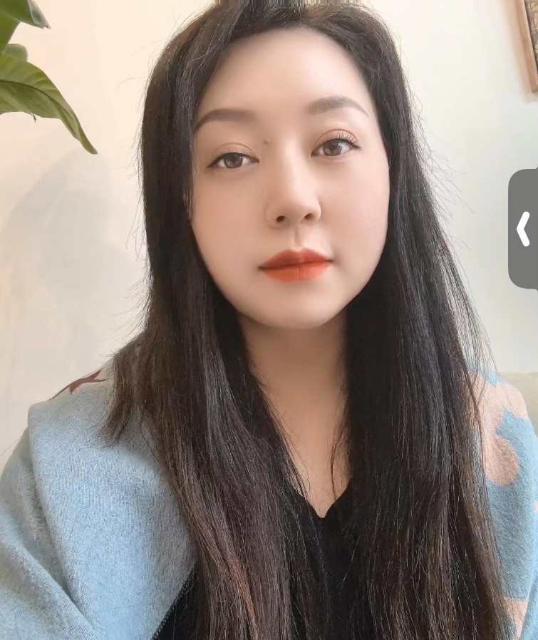 会弹古筝的美女