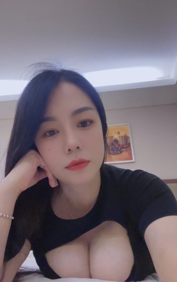性价比大胸美眉