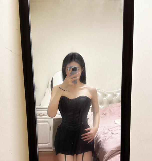 九头身长腿美女