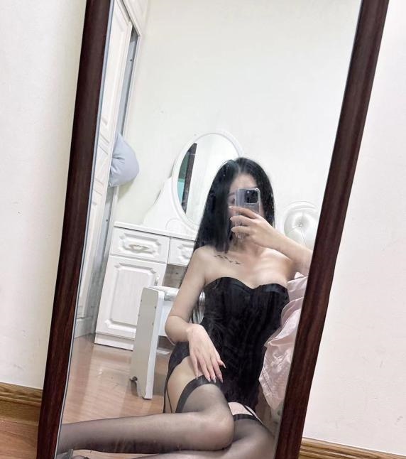 九头身长腿美女