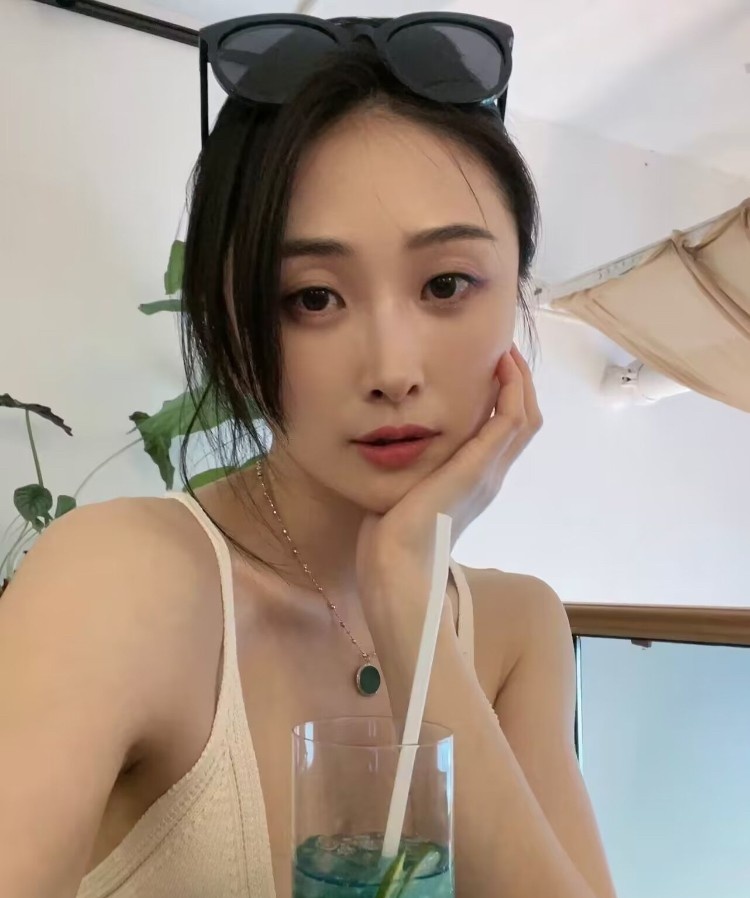 瑜伽小姐姐
