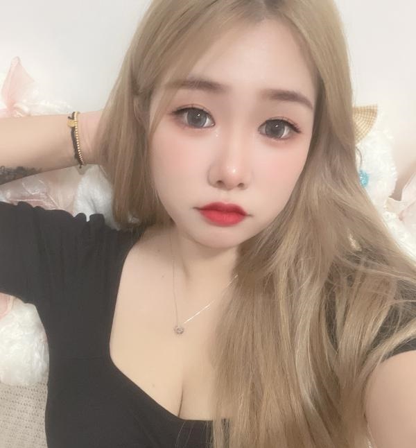 大奶妮妮小可爱