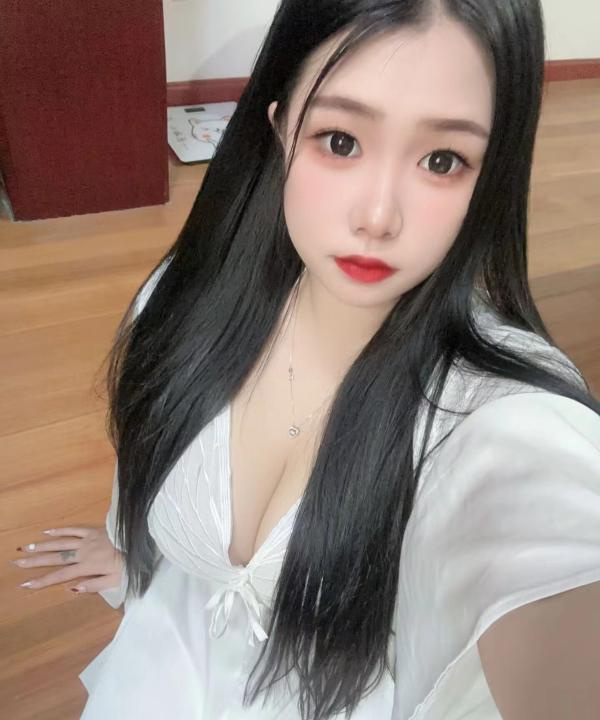 大奶妮妮小可爱