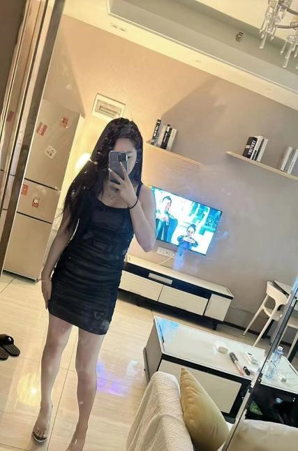 蜀山肤白小姐姐