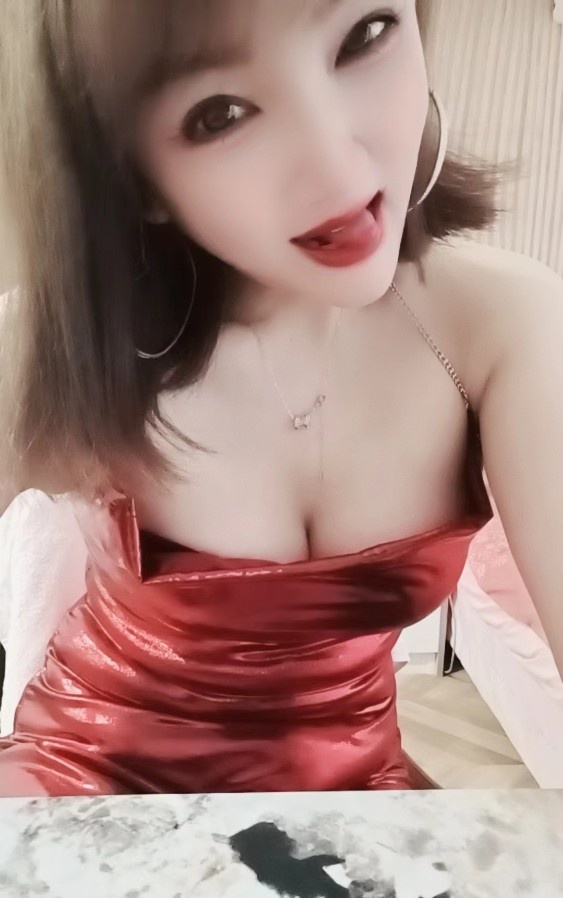 丰满大车灯少妇