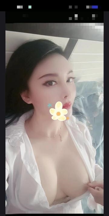 一线天骚货姐姐