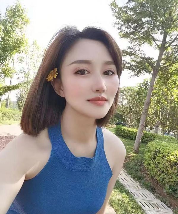 白云桃子姐姐