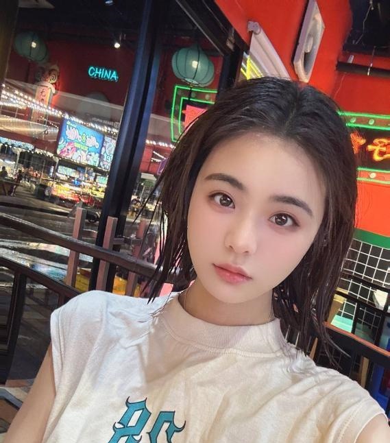 短发颜值可爱Mico