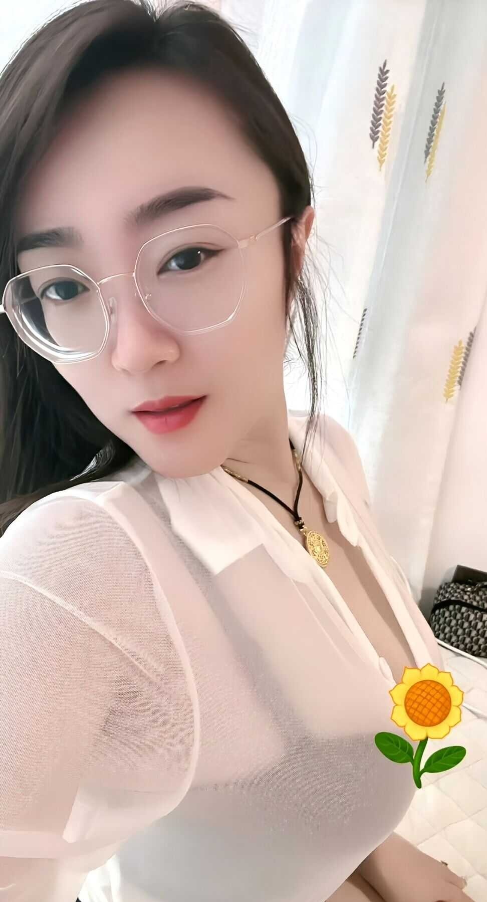 余杭丰满大奶眼镜妹