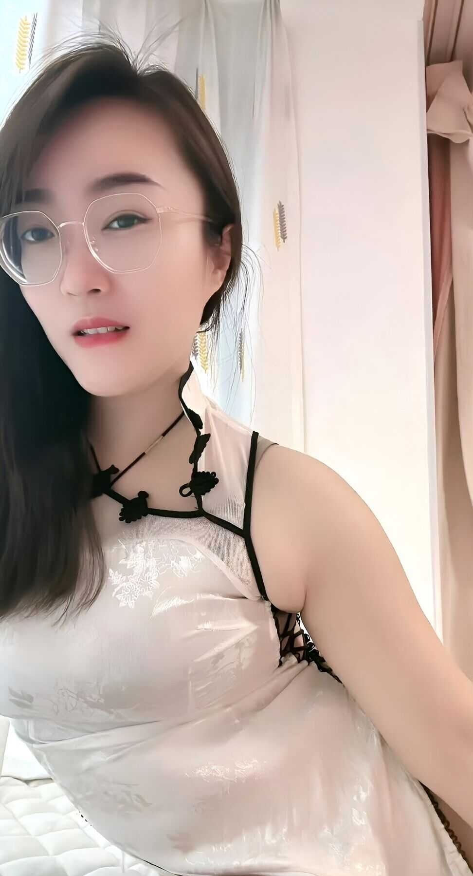 余杭丰满大奶眼镜妹
