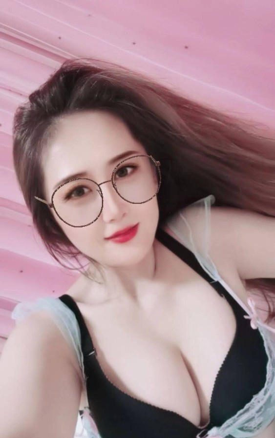 栖霞小美女
