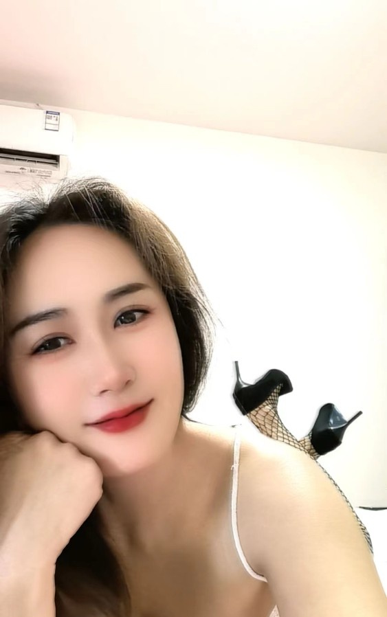 栖霞小美女