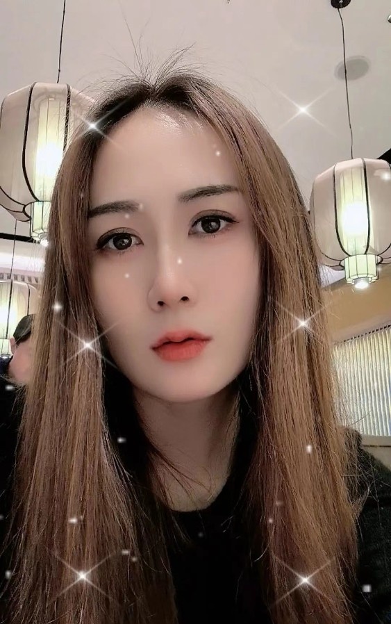 栖霞小美女