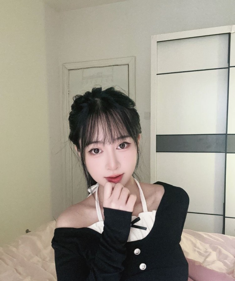 上城大白腿依依