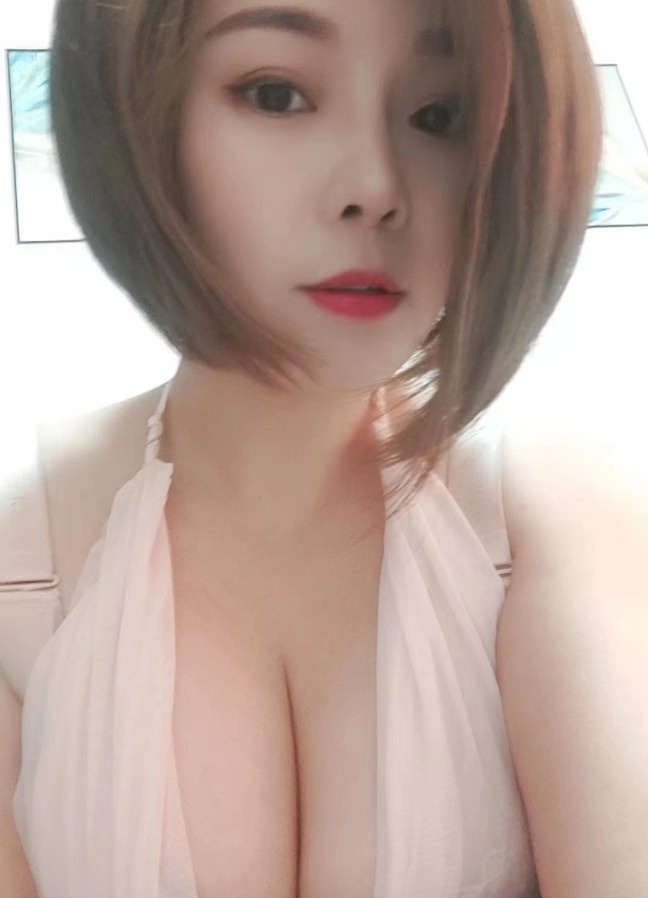 宝安微坦大臀美女