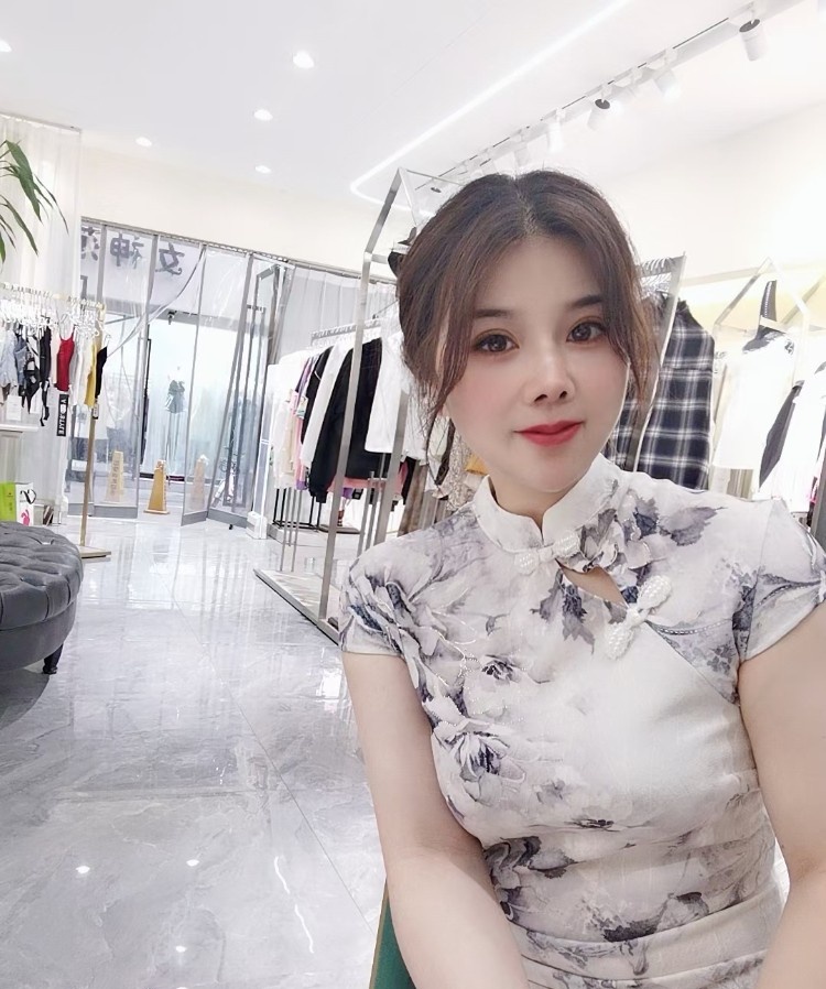 石路童装店兼职美少妇