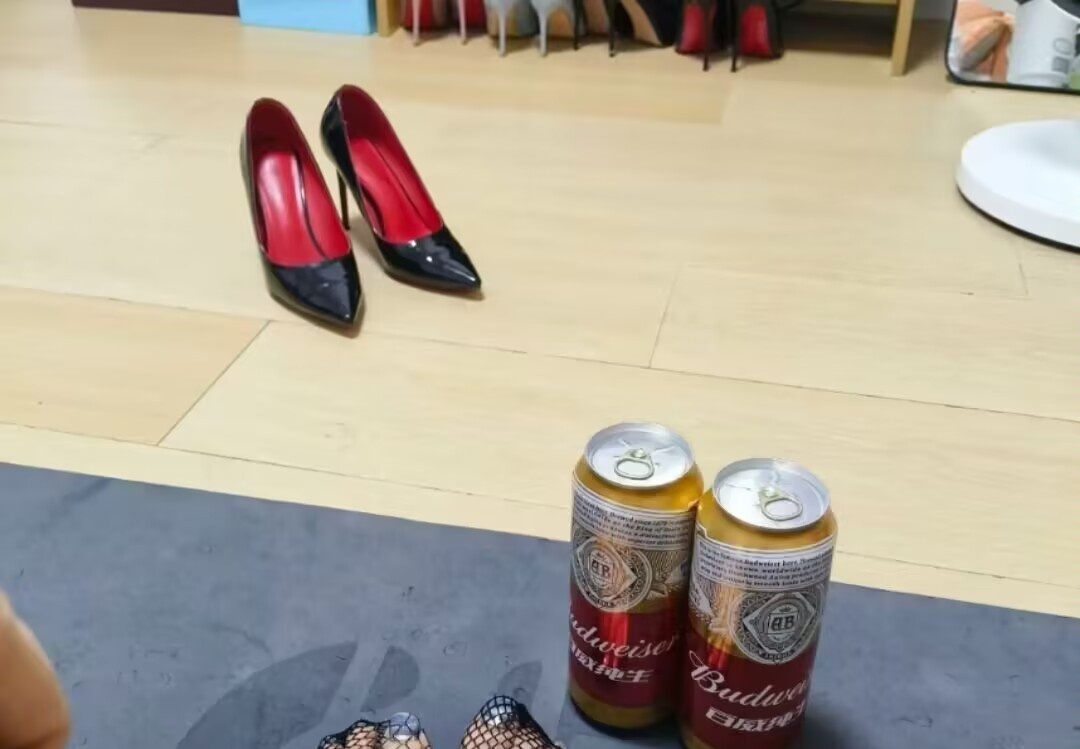 鼓楼大奶海豚