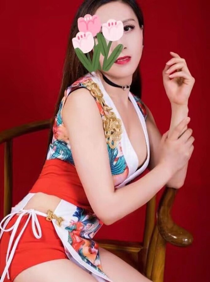 柳南万达春记烧鹅少妇