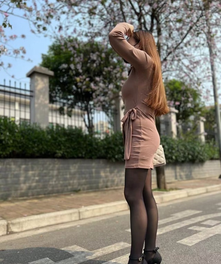柳南万达春记烧鹅少妇
