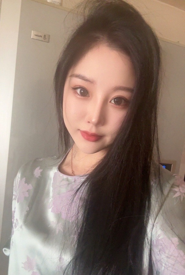 肤白貌美小妹