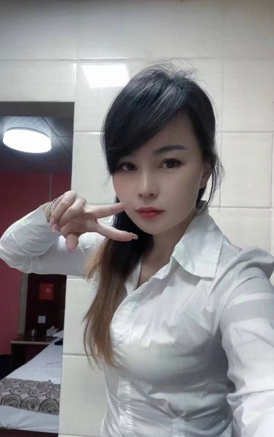 大胸小少妇玲玲