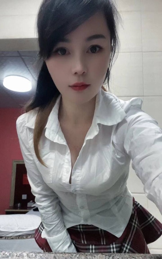 大胸小少妇玲玲