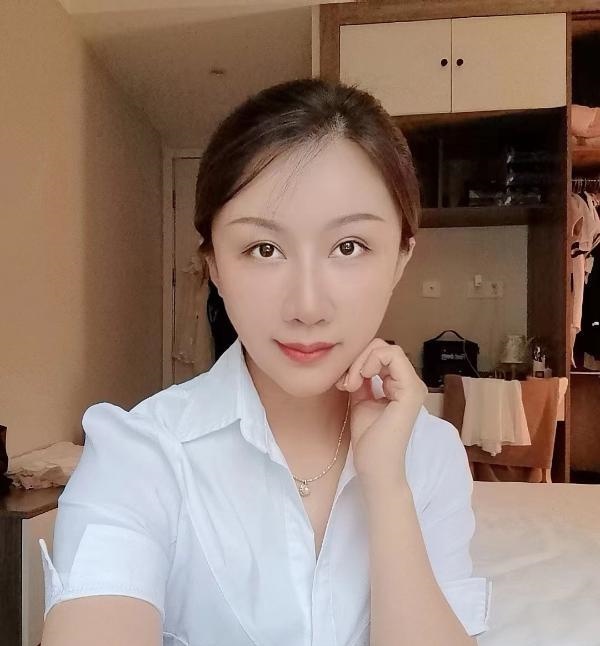 姑苏瑜伽妹翘臀曼儿