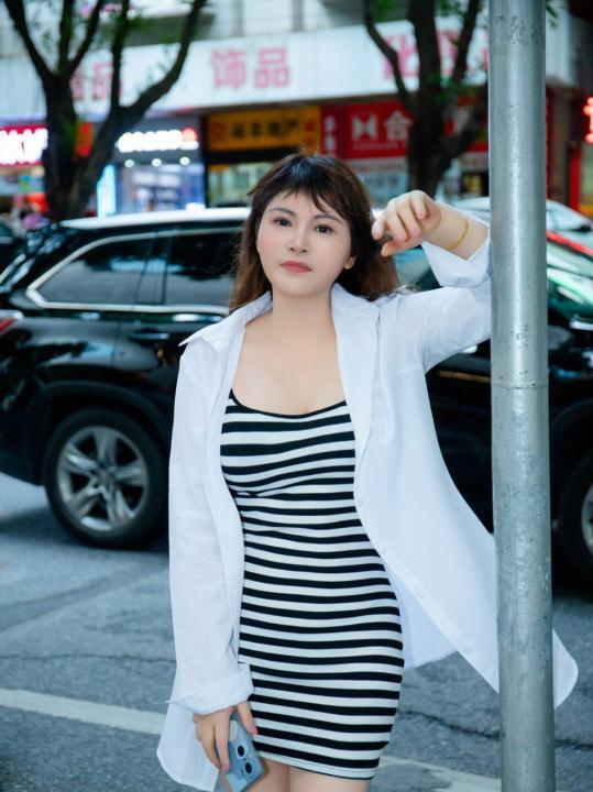 服务系大胸少妇