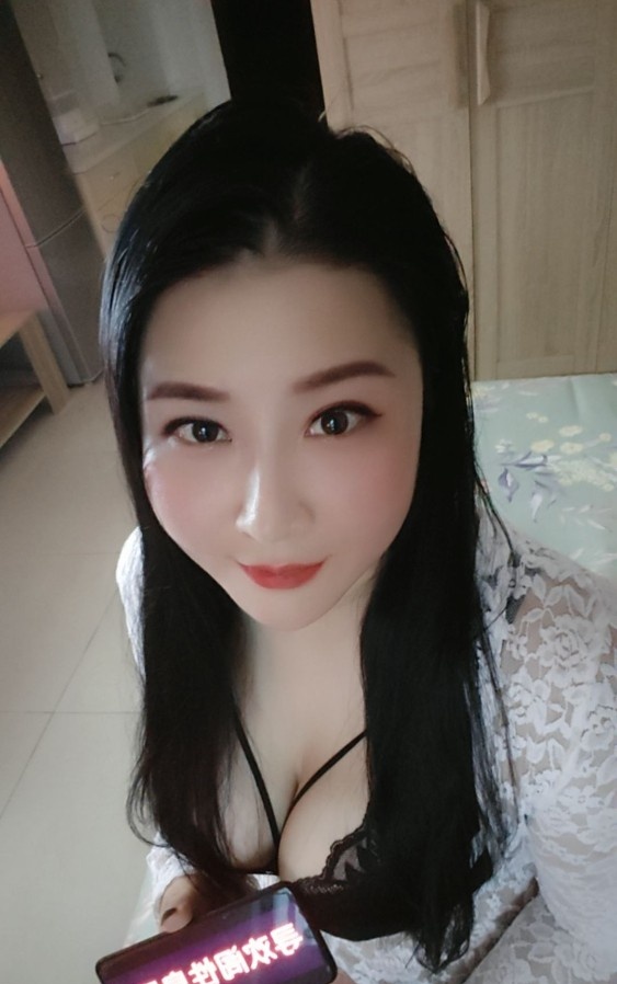 帮洗浴大奶欲女