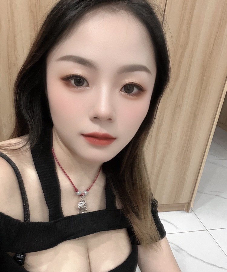 服务系大胸小妹妹