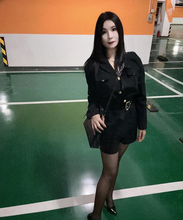 黑丝骚女
