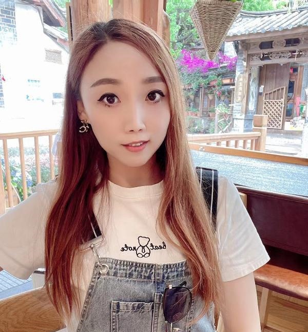 说话柔柔的妹子