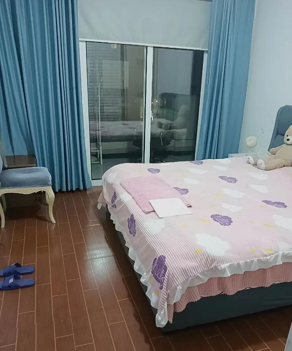 西湖依诺大奶水娃